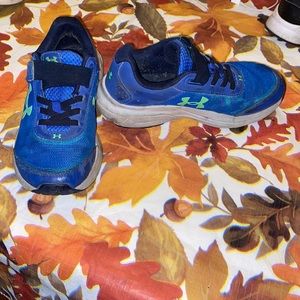 Blue under Armour Velcro strap sneakers